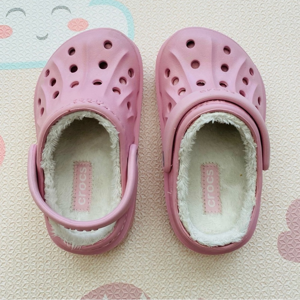 CROCS Kids Light Pink Fuzzy Lined Clogs